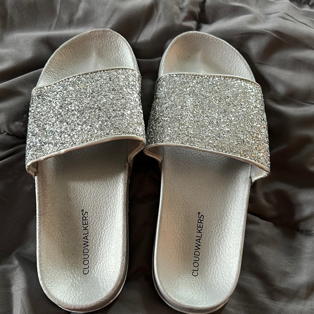 Womans Silver Cloud walkers slide sandal